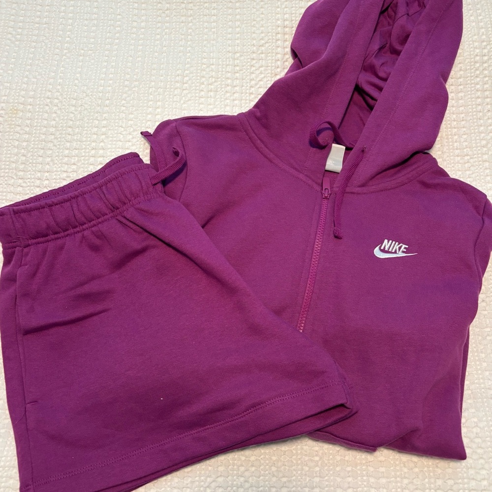 Nike set - sweatshirt and shorts